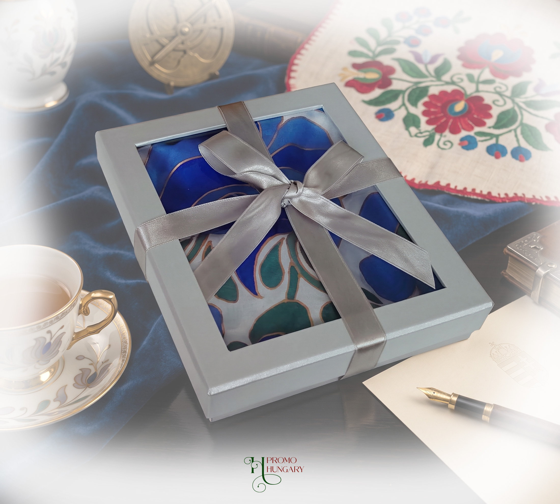 Hungarian Silk - KALOCSAI INSPIRÁCIÓ, mélykék alapon